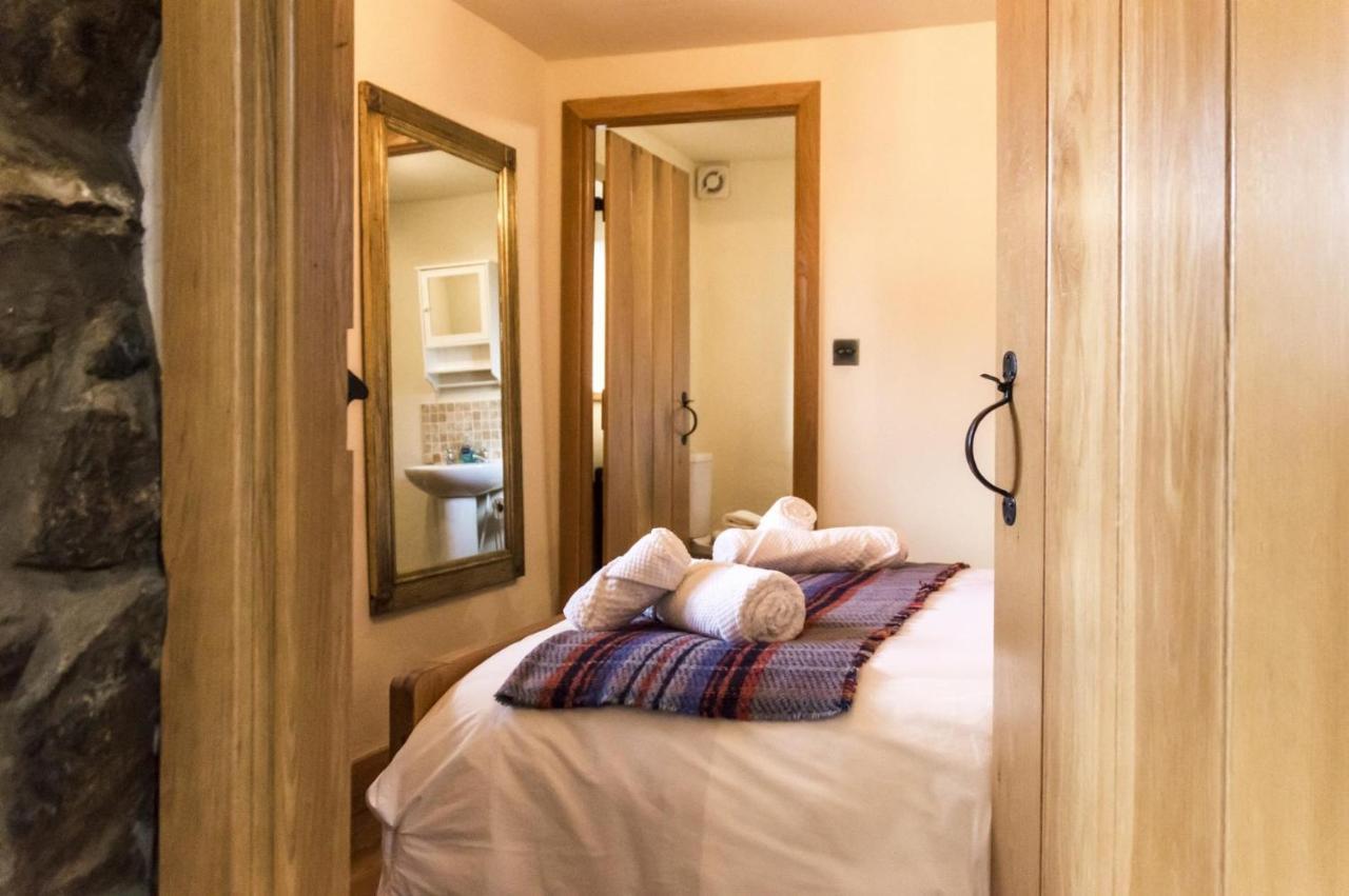 Foxglove - Luxurious Barn Conversion - Blossom Farm Johnston Exterior photo